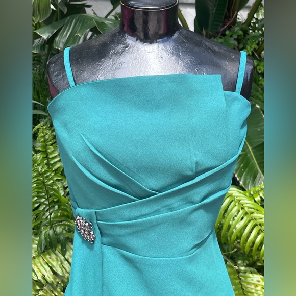 White House Black Market Bustier top gathered waist  rhinestone brooch. Size 12 - Picture 4 of 12